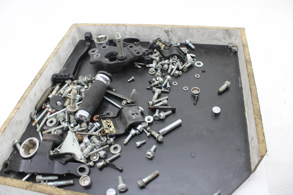 09-13 Harley Davidson Street Glide Flhx Diversos Parafusos Hardware Parafusos Suportes - Imagem 4 de 4