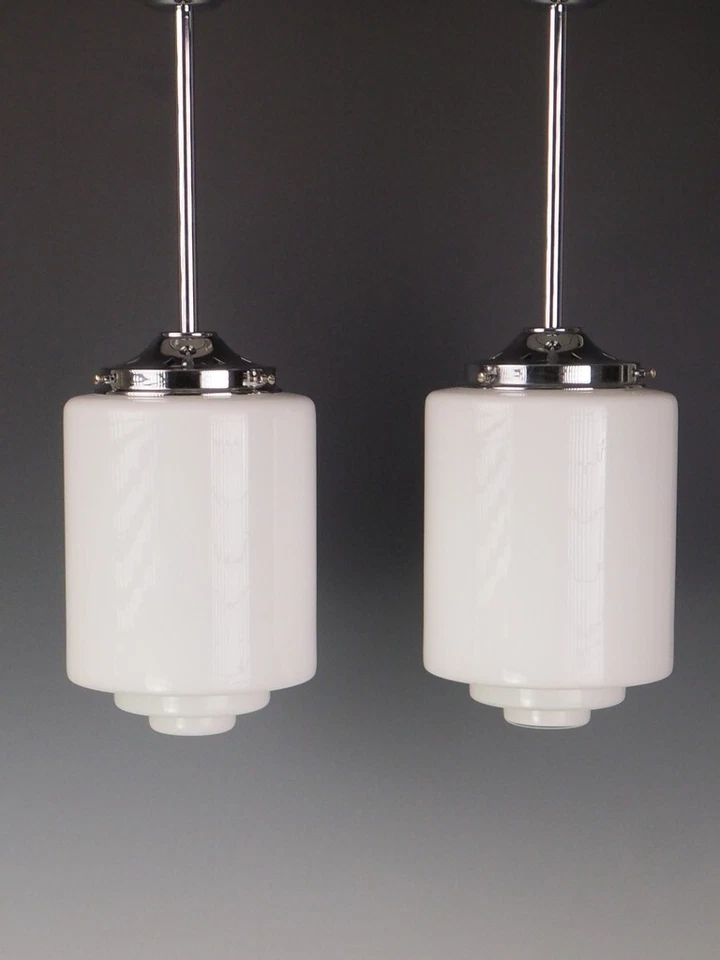 Luces colgantes opalinas Art Deco - Par de accesorios de techo de vidrio blanco Foto 2 de 4