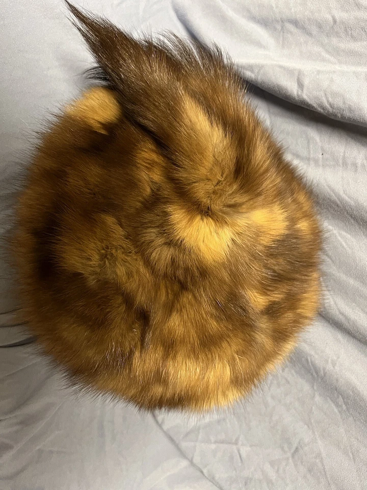 Boina de piel Martin cosida a mano con colas hecha en Alaska Foto 2 de 4