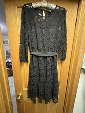 Vera Wang Knee Length Black Lace W/Black Lining, Excellent Cond, Comfy To Wear