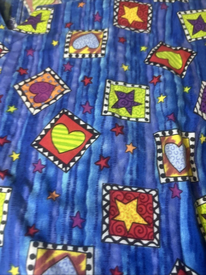 White Cross Scrub Top Women's Medium V Neck Stars, Hearts Print M SS - Image 4 of 4