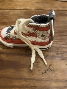 llavero converse