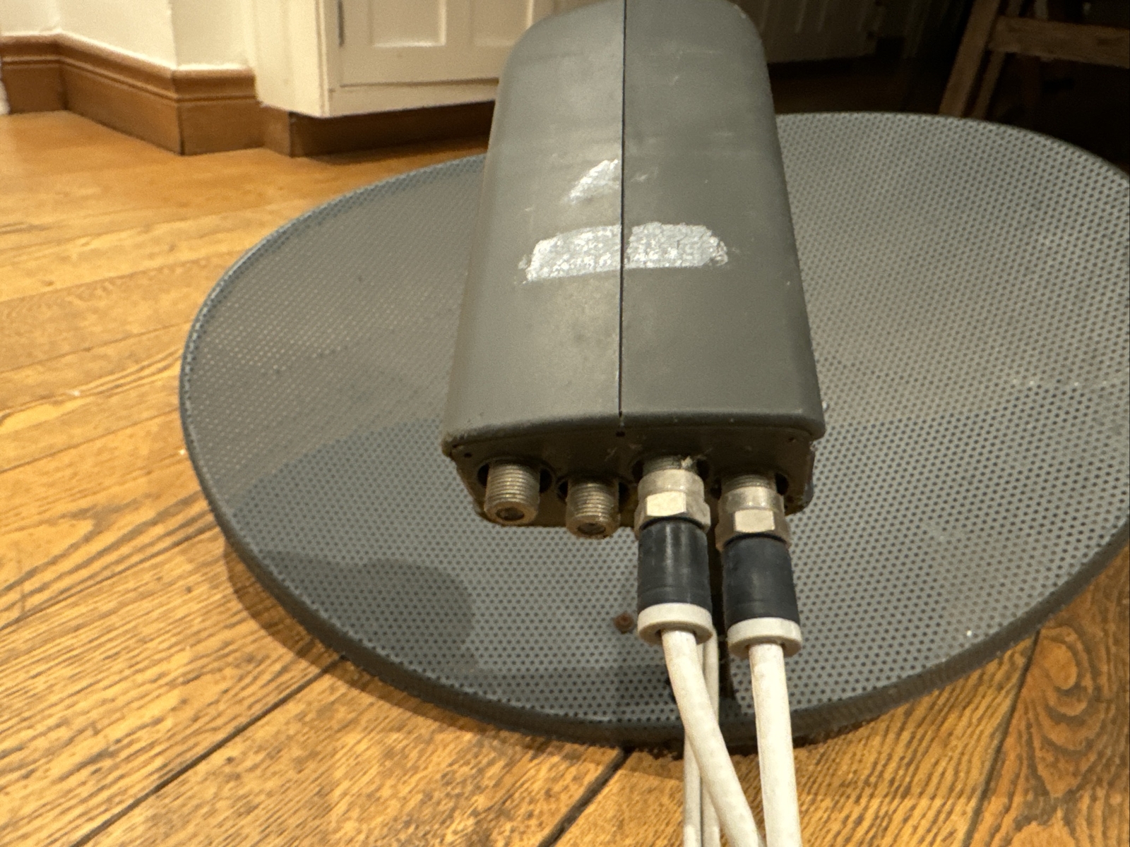 SATELLITE SKY DISH AND LNB AND WALL BRACKET eBay