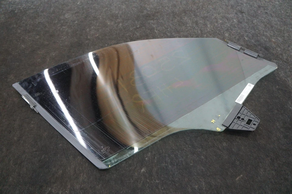 Puerta delantera izquierda cristal tintado OEM 97054251100 Porsche Panamera 970 2010-16 Foto 2 de 4