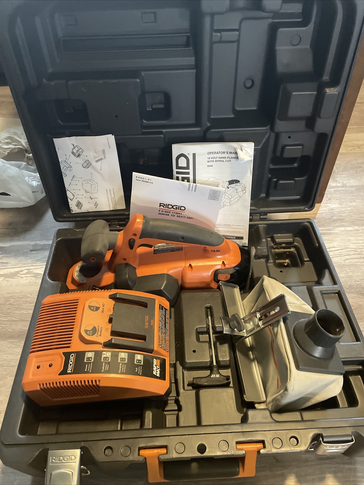 RIDGID R848 PLANER KIT W/PLANER, DUST BAG, HARD CASE, Battery And