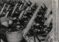 1946 Press Photo President H Truman looks through field glasses, Virginia capes