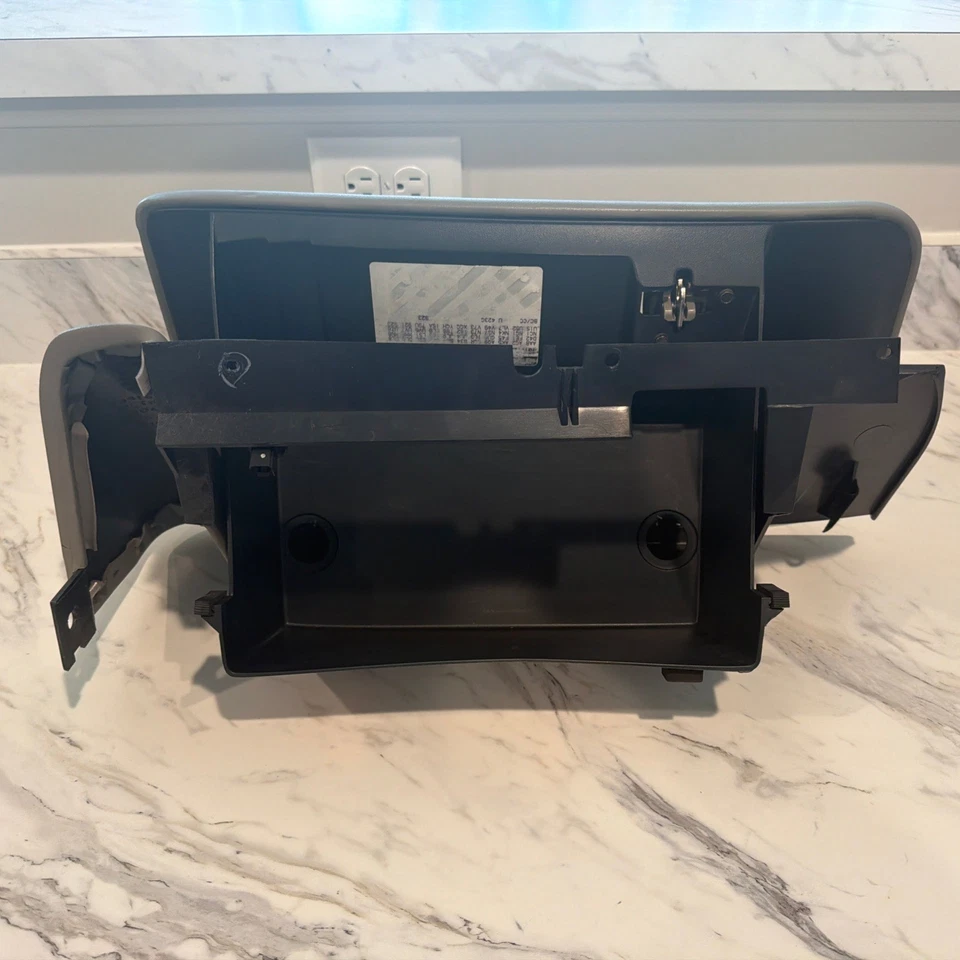 97-04 CORVETTE C5 GLOVE BOX ASSEMBLY GRAY - Image 4 of 4