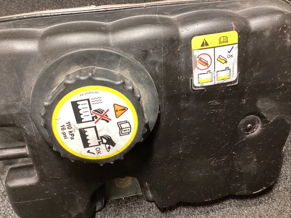 Depósito de refrigerante para 98-11 Mercury Grand Marquis Ford Crown Victoria Town Car Foto 2 de 2