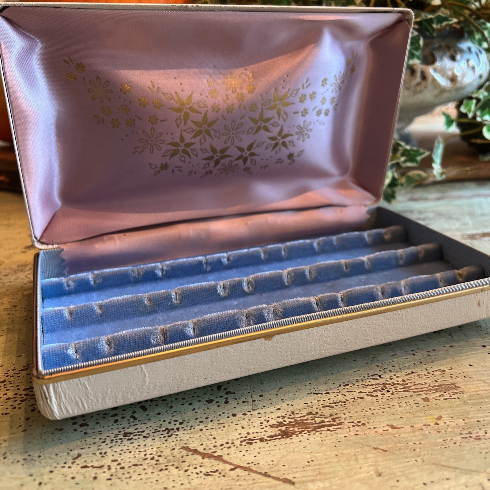 Vintage Mele Jewelry Box Earring Case Cream Flowers Clamshell Pink