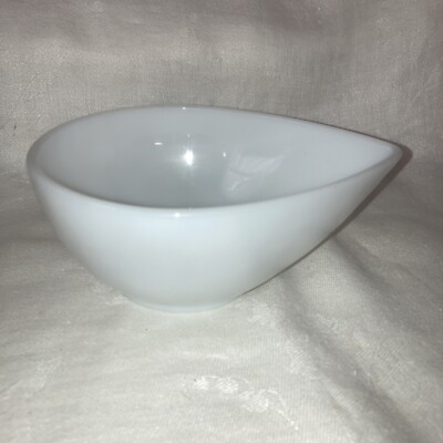 Vintage Fire King Tear Drop Spouted Mixing Bowl white 6.5 x 5 Pat