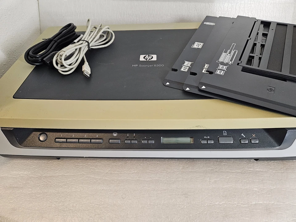 HP Scanjet 8300 Professional Image Flatbed Scanner (L1960A) W/ Cable, Film Trays - Image 2 of 4