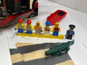 LEGO Pirates: Skull's Eye Schooner (6286) Set + Pirates Plunder (6237) Set