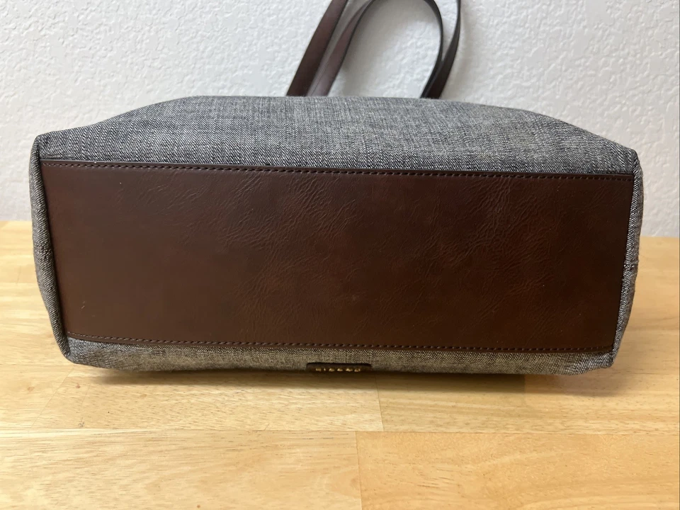 Fossil Jenna单肩包,灰色面料,棕色皮革提手。  17x11 — 第 3/4 张图片