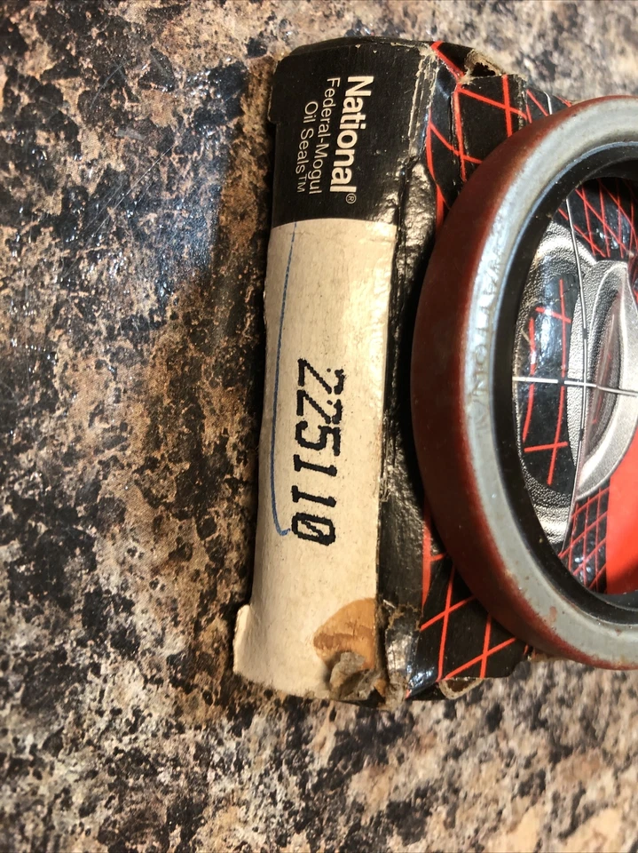 225110 National Wheel Seal NOS sello de aceite ¡Nuevo en caja! ¡Envío gratis! Foto 3 de 4