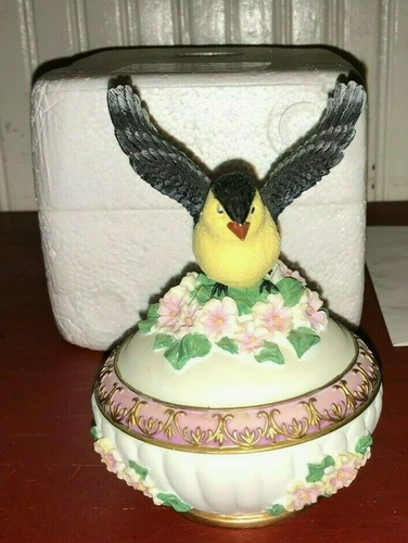 Heritage House Goldfinch Sing A Song Everything Is Beautiful Music Box - Picture 3 of 9