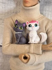 Zuru Mini Brands Fashion Series 3 White Cat & Purple Cat