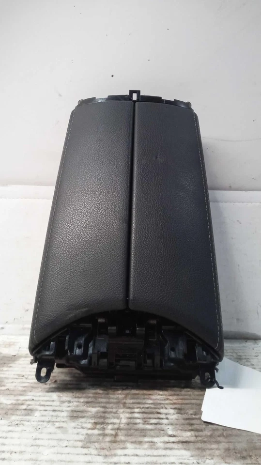 2021 Mercedes-Benz C-Class Gray Center Console Lid OEM 2056800896 71000 Mi Foto 2 de 4