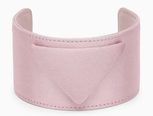 Bracciale Prada in raso rosa con monogramma in rilievo