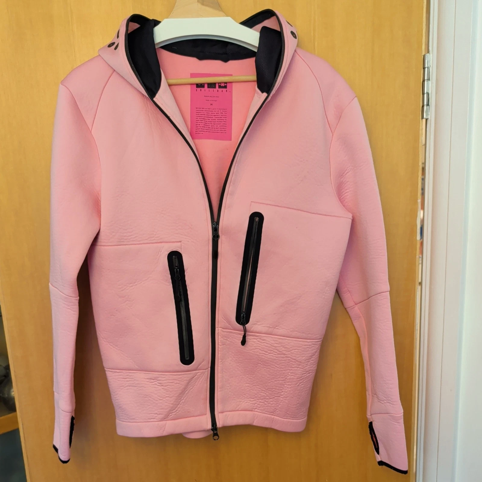 Vollebak DISCONTINUED Mens Relaxation Hoodie Baker Miller Pink Jacket Size M
Opens in a new window o