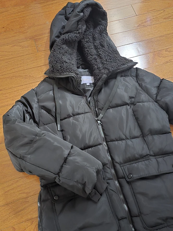 Parka acolchada Steve Madden negra con capucha - 3 cuartos de largo para dama grande Foto 3 de 4