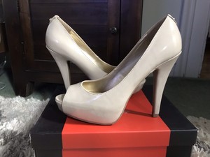 guess nude heels