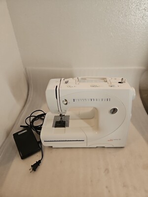 Bernina Bernette 65 Sewing Machine + Foot Pedal & Cover