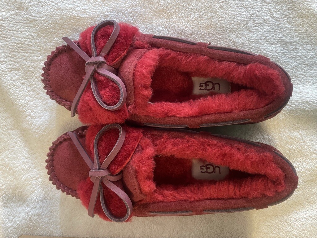 UGG Dakota Double Bow Kiss Fur Slippers Women's Size 6- NEW | eBay