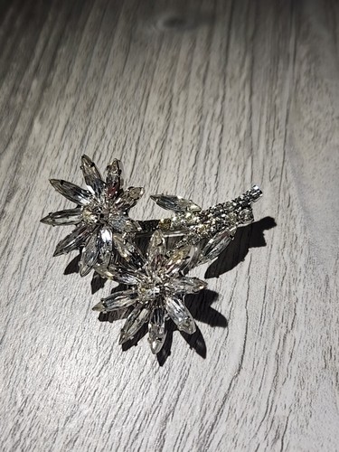 Unbranded Floral Rhinestone Brooch