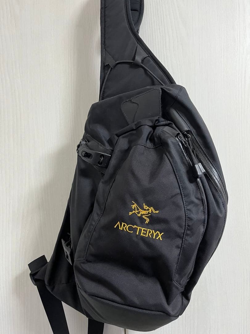 ARC'TERYX Quiver Sling Bag Black 100% Nylon Durable Lightweight Outdoor