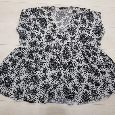 NEW LOOK Tunic Top Blouse Size 18 Grey Floral Cap Sleeve Summer Casual Night Out - Image 1 of 4