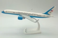 New! PPC 223090 USAF Boeing C-32A (757-200) "Air Force One" 90016 - 1:200 model