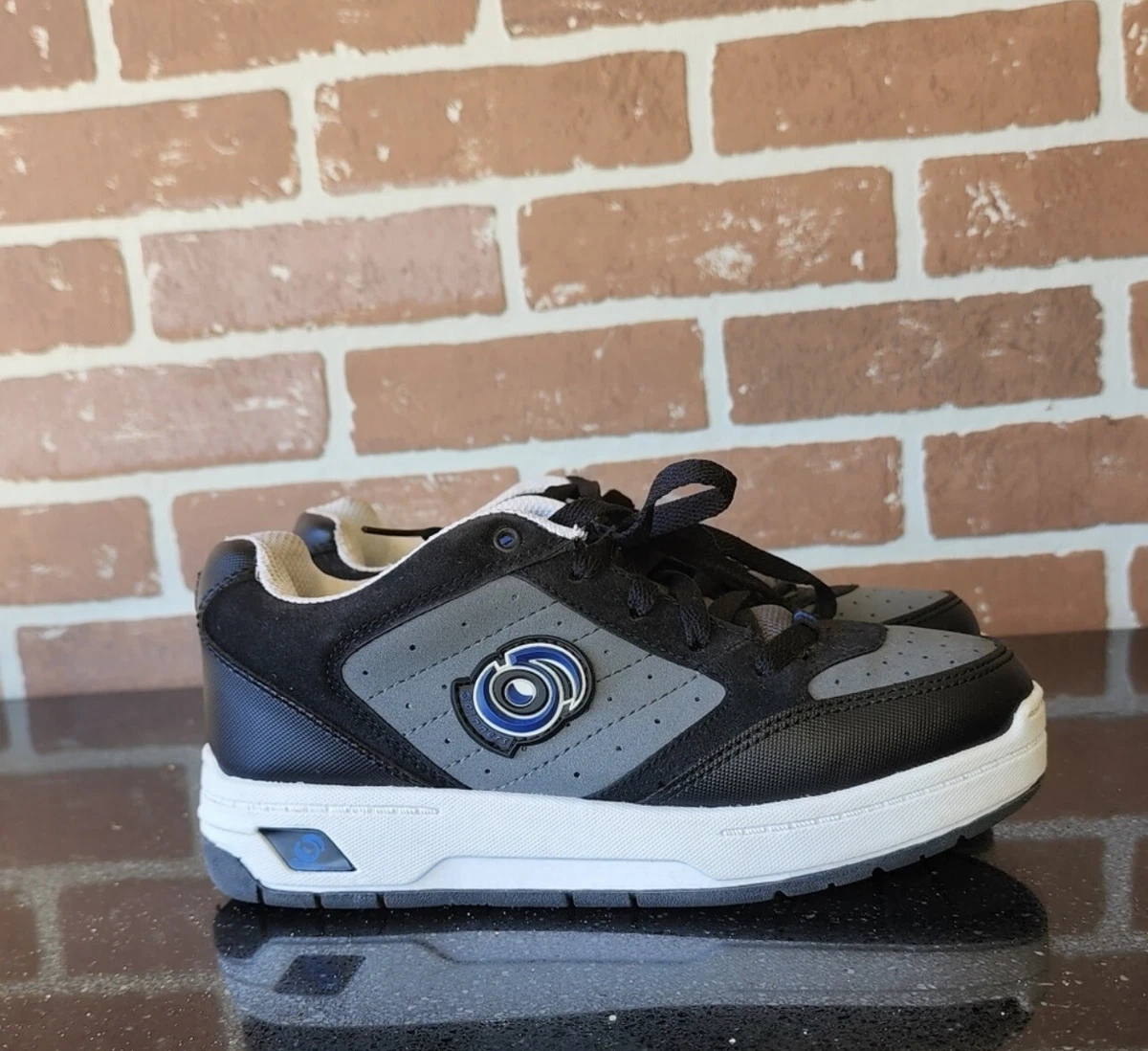 Spinners Skate Shoes Youth Size 4 Rollerblade Sneakers