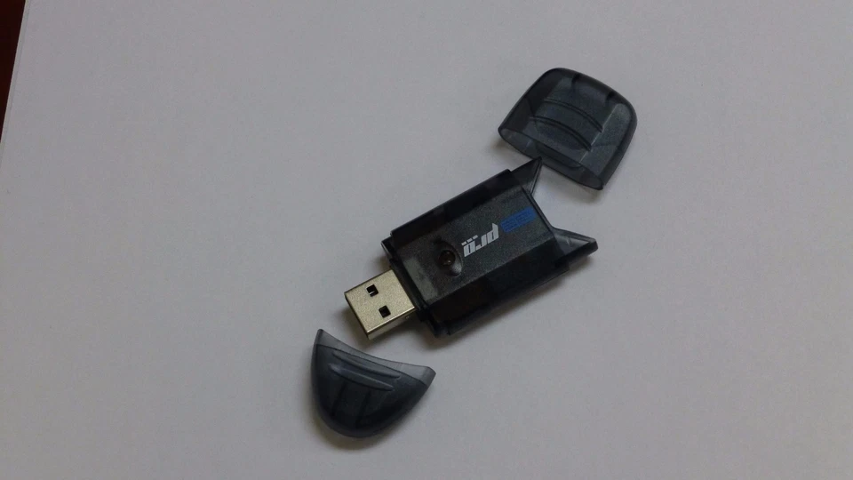 I3ePro Professional SD/MicroSD Card Reader with Removable Caps (USB 2.0 SD-SDXC) - Image 2 of 4