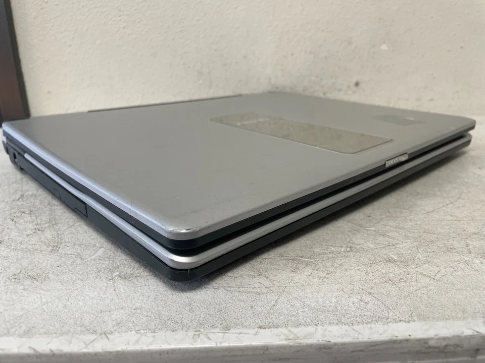 Portátil Everex Step Note NC1610 modelo VA250E Foto 2 de 4