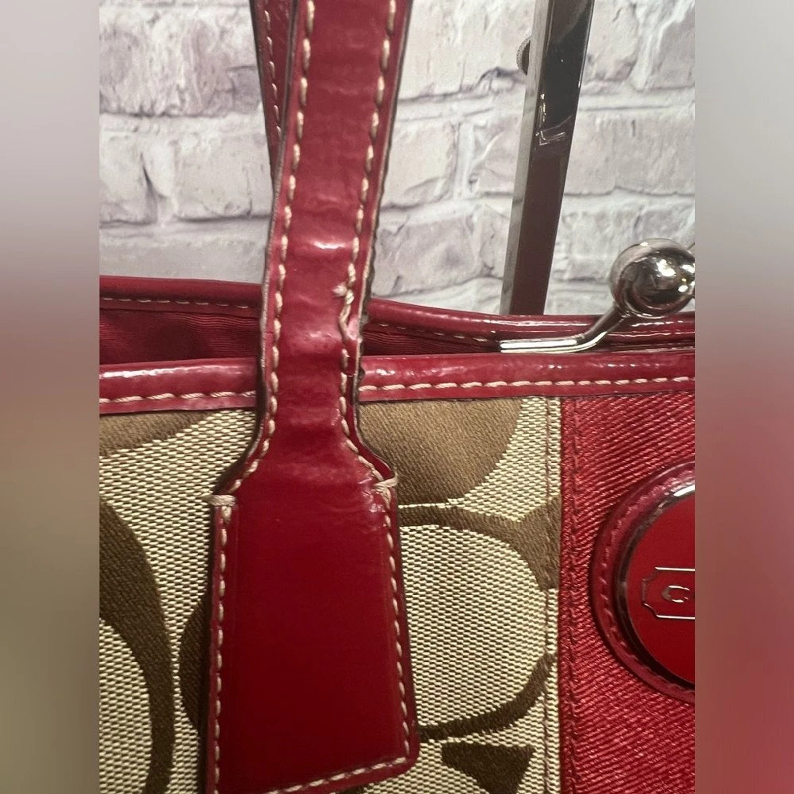 Borsa da trasporto Coach Signature a righe C con Kisslock F17424