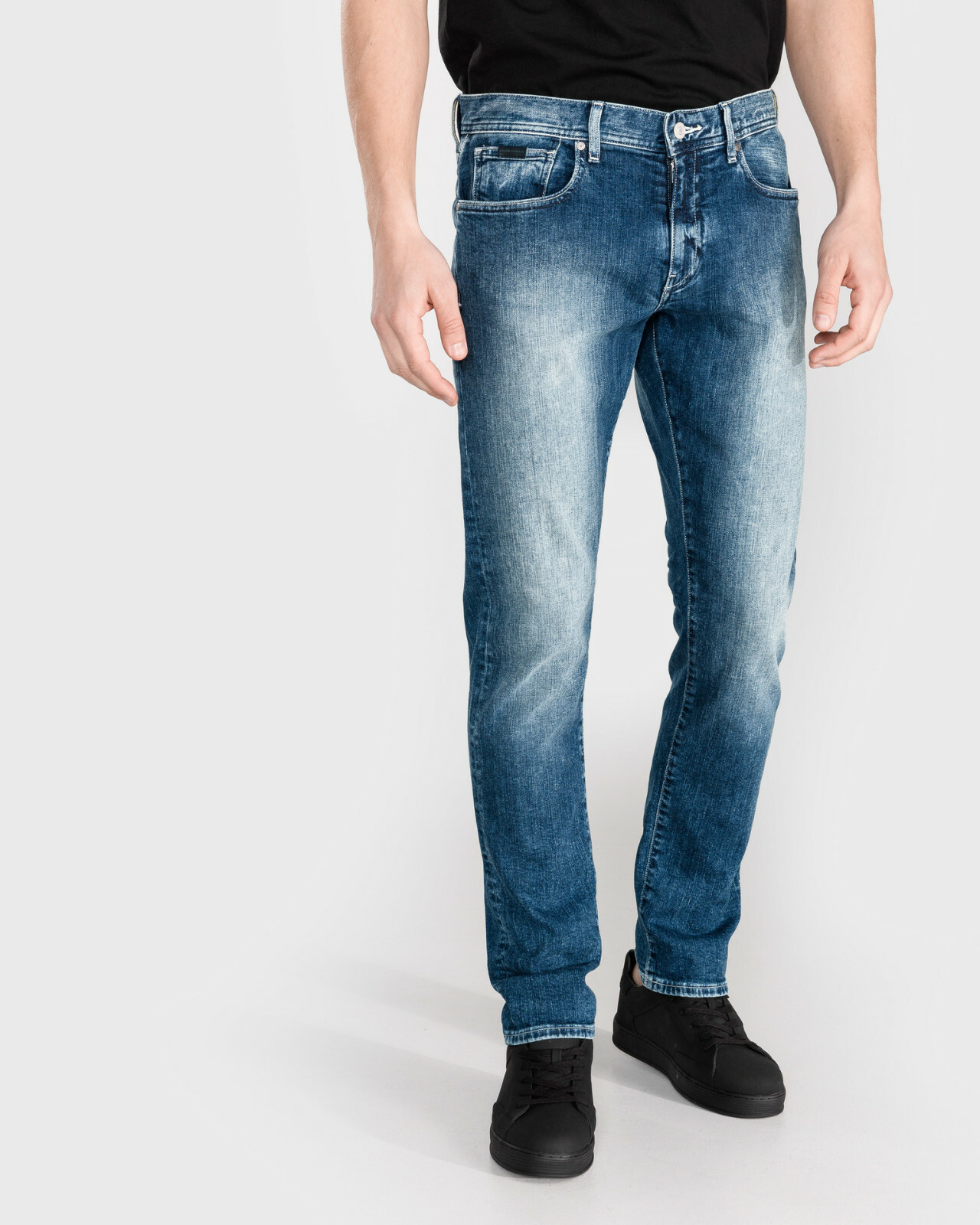 Джинсы Armani Exchange COTTON J13 за 120 долларов приталенные с пятью карманами Размер 31 R 15990₽