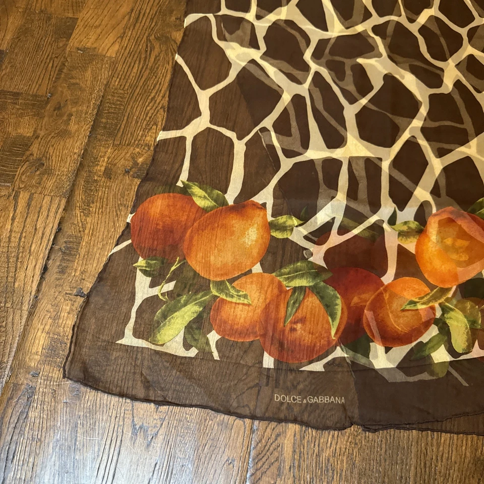 Bufanda de seda Dolce & Gabbana | Estampado de jirafa y fruta | 16"x30" | Italia | Animal Mo Foto 4 de 4