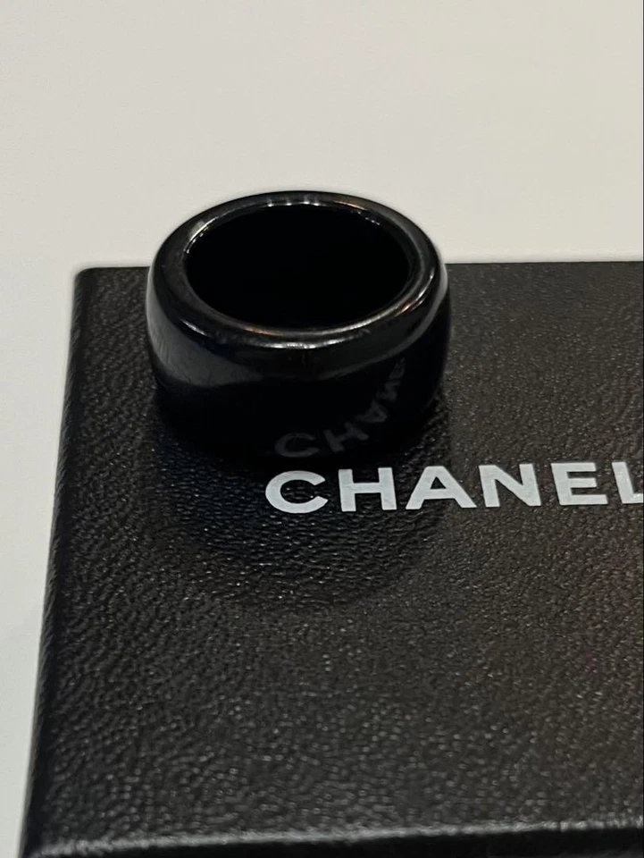 Anillo CHANEL Coco Mark Logo Plástico Negro De Colección Talla 12 En Caja Auténtico Raro Foto 3 de 4