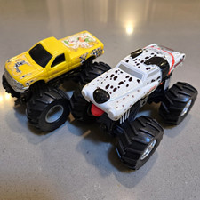 Hot Wheels Monster Jam Lot of 2 Monster Trucks Monster Mutt Big Dawg Rev Tredz