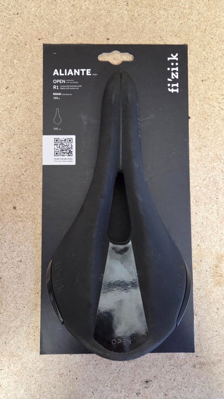Fizik Aliante R1 Open Saddle - 141mm (Used)