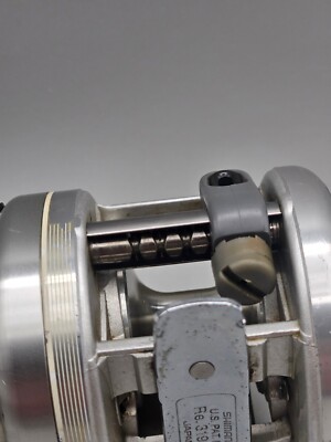 シマノ、CALCUTTA100 Vintage Shimano Calcutta 100 Silver Round Baitcasting Reel