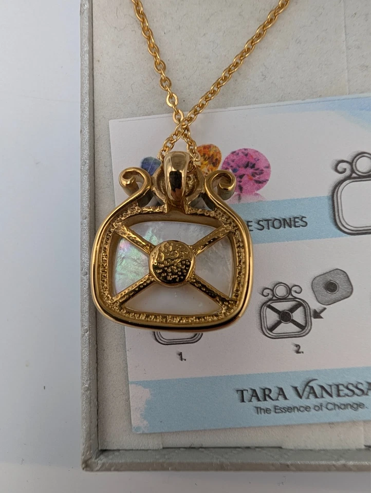 Collar Tara Vanessa tono dorado con colgante de piedra intercambiable Foto 3 de 3