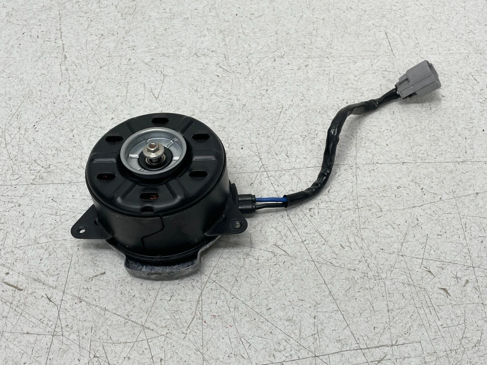 Ventilador de refrigeración del motor Lexus RC-F 15 16 17 18 5,0 L 1432 OEM Foto 3 de 4