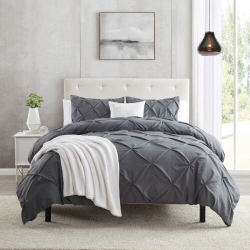 Pinch Pleat Duvet Cover Set, 3 Piece Luxurious Pintuck Comforter Cover by Nymbus - 第 1/168 張圖片