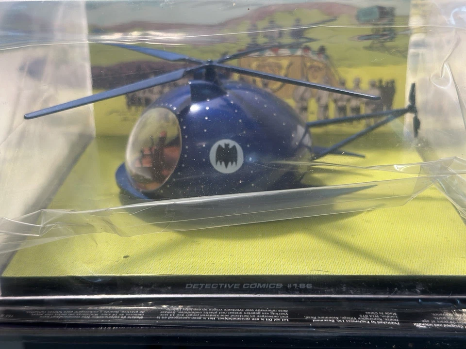 DC Comics/Eaglemoss Batman Automobilia Special Flying Batcave Car & Magazine LE - Image 3 of 4