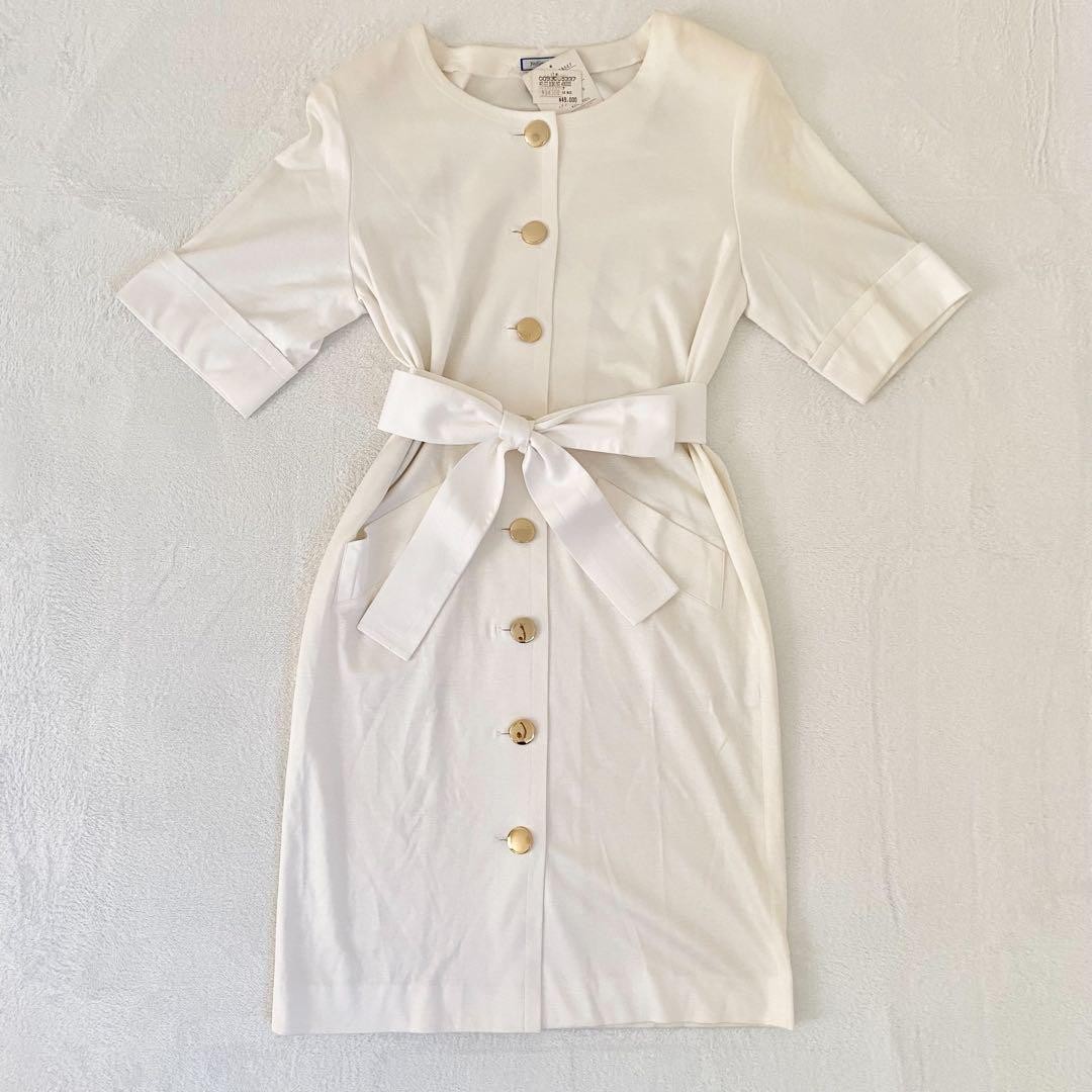 Abito Yves Saint Laurent manica corta con etichetta bottone oro lungo senza colletto