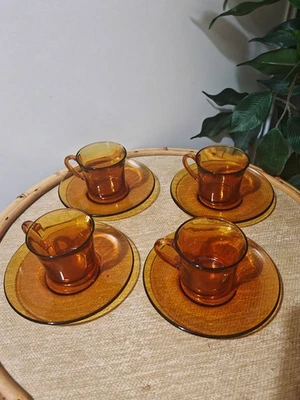 LOT VINTAGE DURALEX France SERVICE A CAFE AMBRÉ DE 4 TASSES ET SOUSCOUPES - Photo 1/4