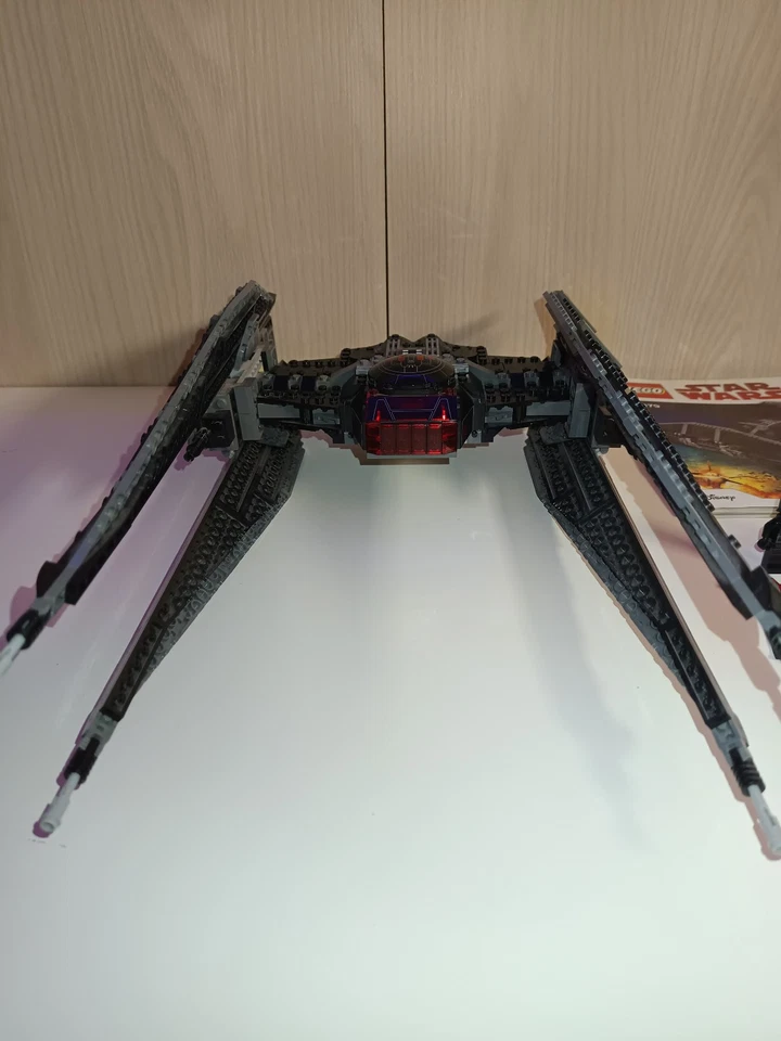 LEGO Star Wars 75179 Kylo Ren's TIE Fighter, foto 3 di 5