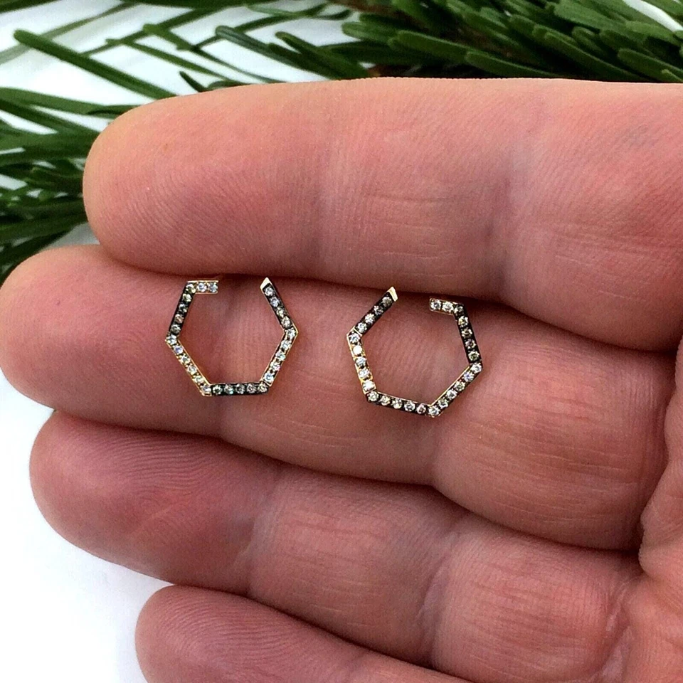 Aretes de aro planos de oro rosa de 18 quilates | Deslumbrantes diamantes blancos y coñac naturales Foto 2 de 4