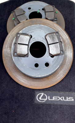 2006-2013 Lexus IS250 IS350 REAR LEFT & RIGHT BRAKE ROTORS AND BRAKE PADS